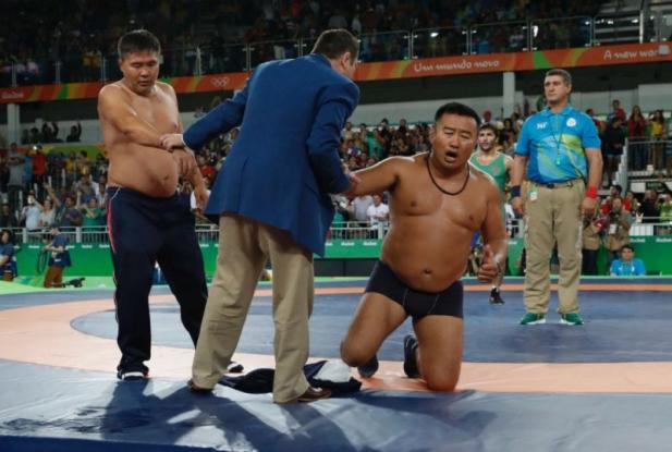 Ρίο 2016: Μογγόλοι έχασαν το χάλκινο μετάλλιο στην πάλη και … βγήκαν από τα ρούχα τους κυριολεκτικά [φωτό & βίντεο]